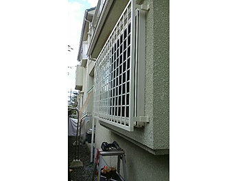 枚方市Y様　邸雨戸、面格子、プラマード工事