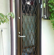 交野市K様邸　勝手口取り替え、雨戸、網戸、サッシの戸車取り替え工事